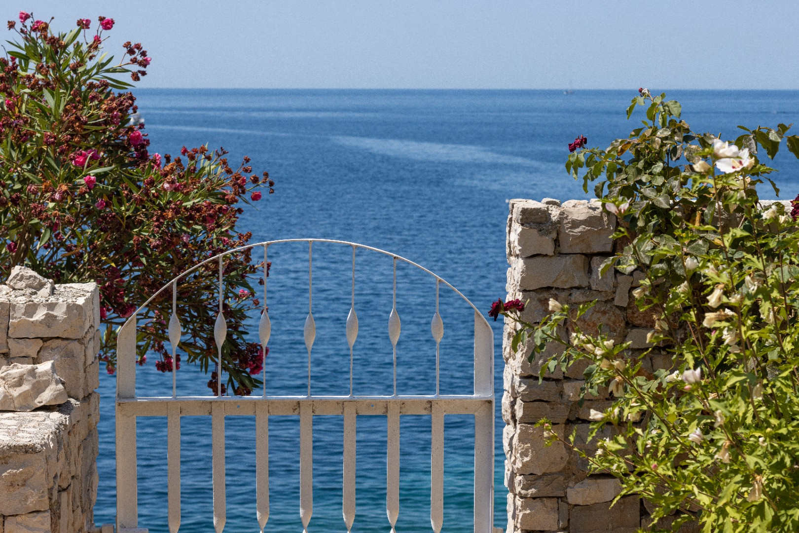 Villa Planka Pearl in Ražanj - Sea and mountain view &ndash; just steps from the beach, Villa Planka Pearl, Ražanj - Croatia Ražanj